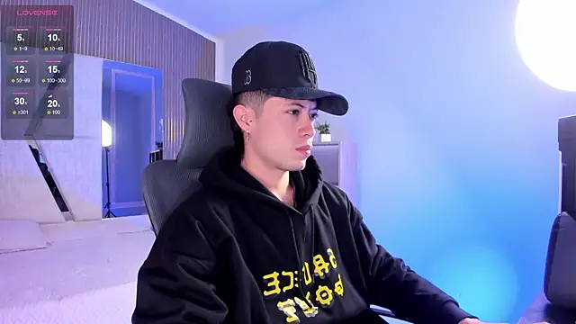 Snapshot of marcuscollins1_ chatting on December 2025 12:32:01 PM marcuscollins1 online show from December 2025 12:32:01 PM