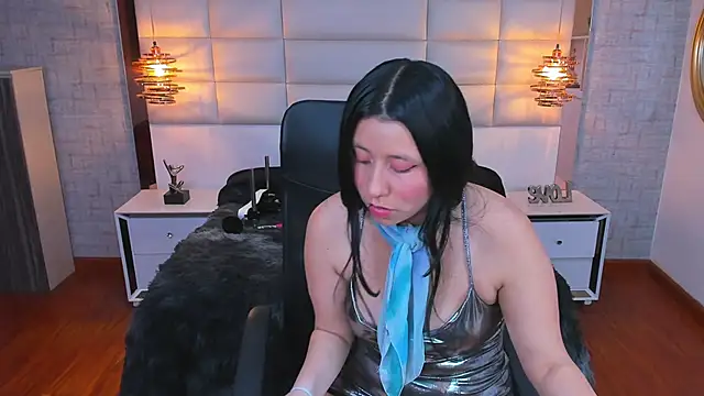 Nohemi louse online show from January 2026 07:11:01 PM