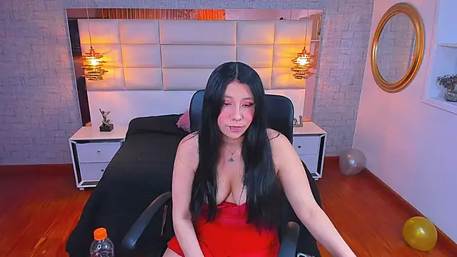 Nohemi louse online show from April 2026 06:45:02 PM