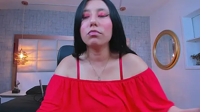 Nohemi louse online show from April 2026 07:04:02 PM