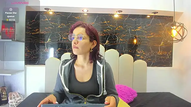 Snapshot of Annyrosee chatting on November 2025 08:30:01 PM Annyrosee online show from November 2025 08:30:01 PM