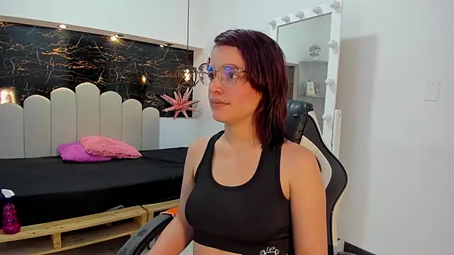 Snapshot of Annyrosee chatting on November 2025 08:19:02 PM Annyrosee online show from November 2025 08:19:02 PM