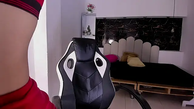 Snapshot of Annyrosee chatting on December 2025 07:53:01 PM Annyrosee online show from December 2025 07:53:01 PM