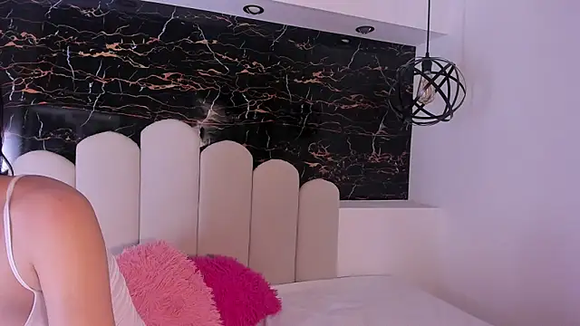 Snapshot of Annyrosee chatting on December 2025 08:28:02 PM Annyrosee online show from December 2025 08:28:02 PM