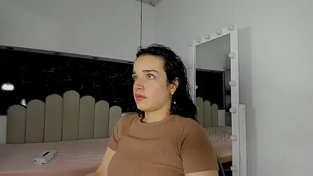 Snapshot of Annyrosee chatting on February 2026 08:13:02 PM Annyrosee online show from February 2026 08:13:02 PM