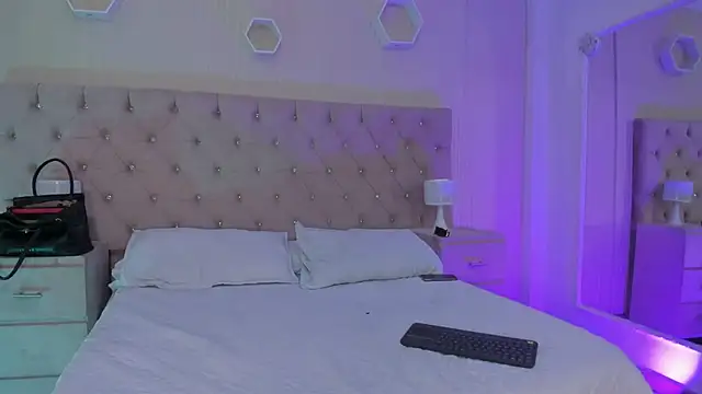 allicemackenzie online show from September 2025 05:54:01 AM