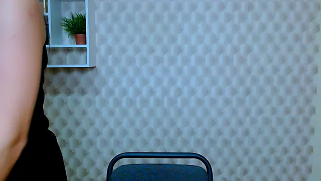 Snapshot of ValeriaHeart_ chatting on December 2025 11:48:01 AM ValeriaHeart online show from December 2025 11:48:01 AM