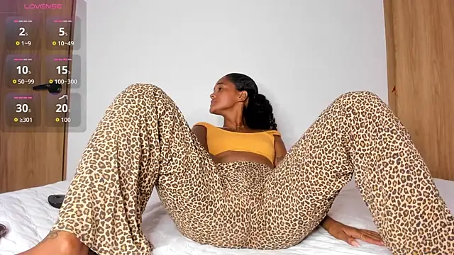 Snapshot of curly_sweett1 chatting on September 2025 11:59:02 PM curly sweett1 online show from September 2025 11:59:02 PM