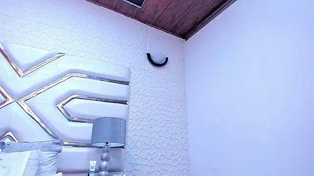 Snapshot of LottieBenz chatting on February 2025 04:24:01 PM LottieBenz online show from February 2025 04:24:01 PM