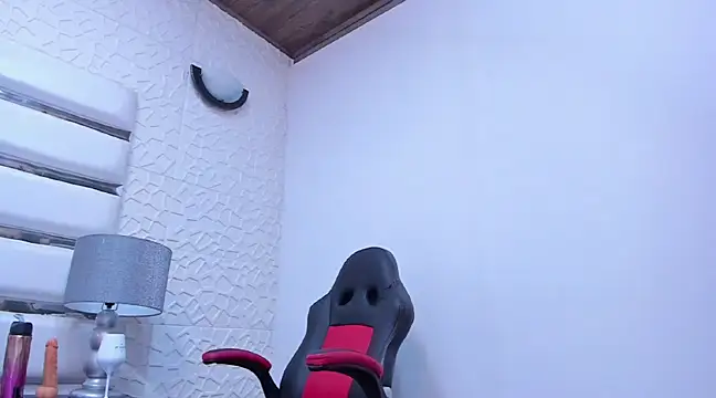 Snapshot of LottieBenz chatting on February 2025 10:04:02 PM LottieBenz online show from February 2025 10:04:02 PM