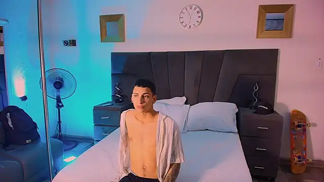 JhoanLeandro online show from February 2025 04:06:01 AM