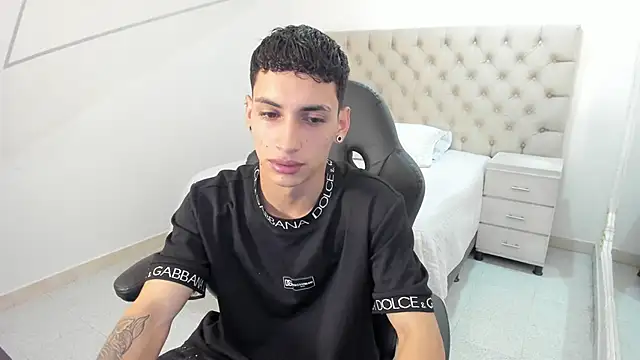 JhoanLeandro online show from September 2025 05:42:01 AM