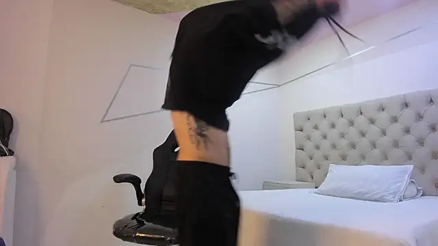 JhoanLeandro online show from January 2026 05:00:02 AM