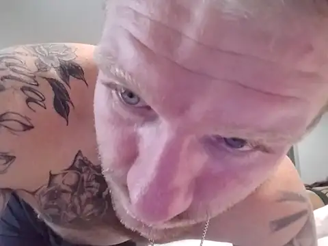 ohyeaitsme444 online show from November 2025 11:15:01 PM