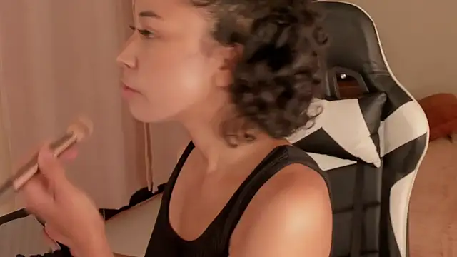 leahaltomm online show from March 2025 05:38:02 PM