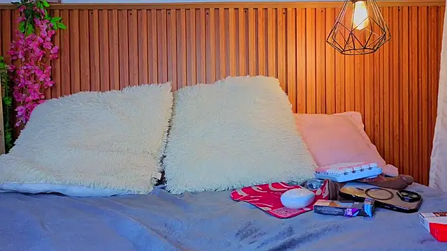 Snapshot of vicky_bass chatting on September 2025 10:42:01 PM vicky bass online show from September 2025 10:42:01 PM