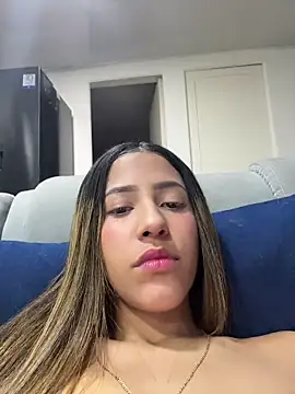 Snapshot of vicky_bass chatting on November 2025 03:07:01 AM vicky bass online show from November 2025 03:07:01 AM