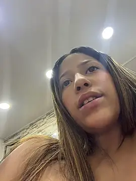 Snapshot of vicky_bass chatting on November 2025 12:24:02 AM vicky bass online show from November 2025 12:24:02 AM