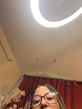 Snapshot of vicky_bass chatting on December 2025 04:55:01 AM vicky bass online show from December 2025 04:55:01 AM