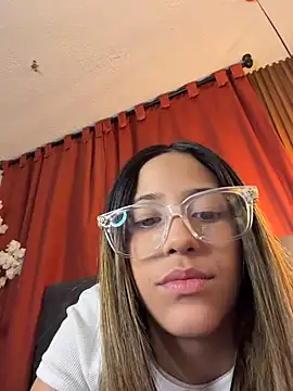 Snapshot of vicky_bass chatting on December 2025 05:12:02 AM vicky bass online show from December 2025 05:12:02 AM