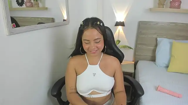 Snapshot of dalila_harris chatting on March 2025 10:20:02 PM dalila harris online show from March 2025 10:20:02 PM