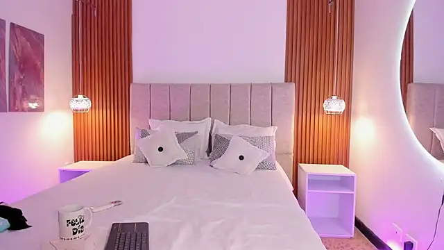 khloe-sweet online show from February 2026 12:32:02 PM