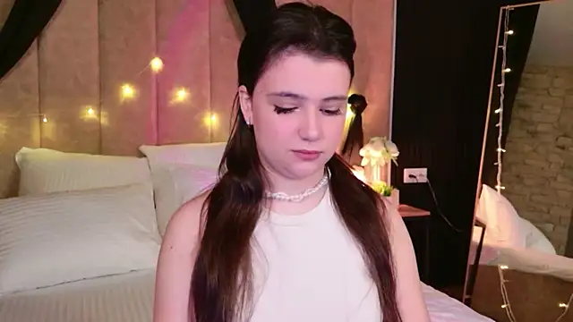 Pauline Heaven online show from December 2025 05:34:01 AM