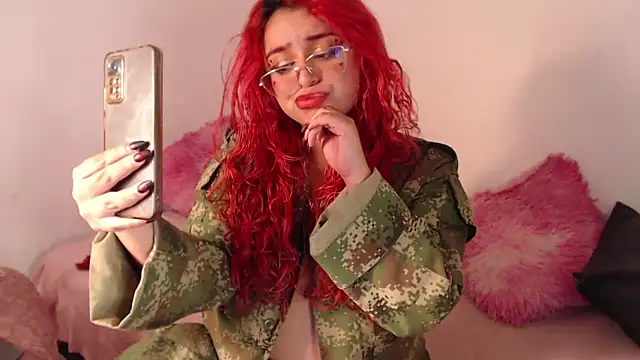 Snapshot of EstefyTabbo chatting on September 2025 10:25:01 PM EstefyTabbo online show from September 2025 10:25:01 PM