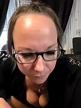 Fuxy-love69 online show from May 2026 04:04:02 PM