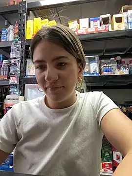 Andrea18 blonde online show from April 2026 02:33:01 PM