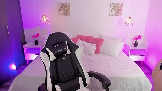 whiteatenea online show from September 2025 01:20:02 AM