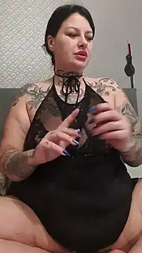 Snapshot of CannabisQueenn chatting on October 2025 07:20:01 AM CannabisQueenn online show from October 2025 07:20:01 AM