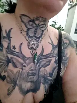 Snapshot of CannabisQueenn chatting on November 2025 07:20:01 AM CannabisQueenn online show from November 2025 07:20:01 AM