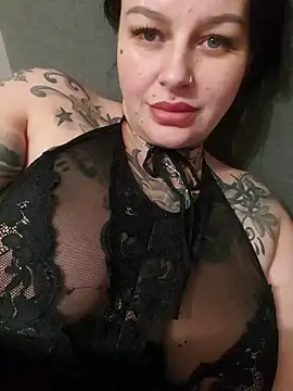 Snapshot of CannabisQueenn chatting on November 2025 07:49:02 PM CannabisQueenn online show from November 2025 07:49:02 PM