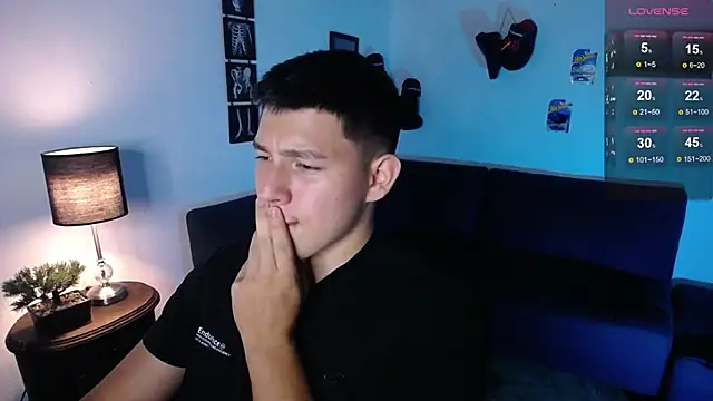 JamesCr  online show from April 2026 02:00:02 AM