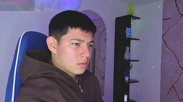 JamesCr  online show from May 2026 12:33:02 PM