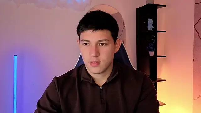 JamesCr  online show from May 2026 12:11:02 PM