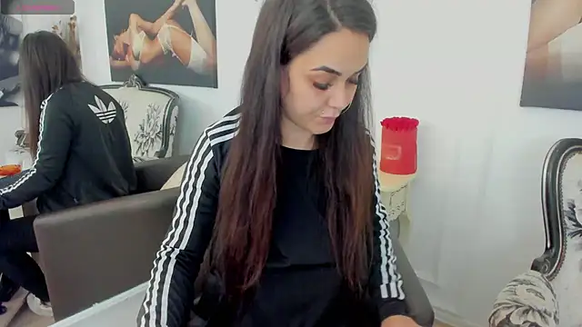 NicoleKatee online show from October 2025 01:19:01 PM