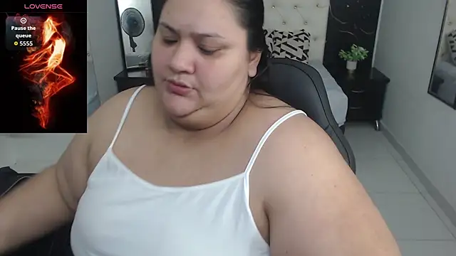 Snapshot of Aaliyah11 chatting on November 2025 12:32:01 AM Aaliyah11 online show from November 2025 12:32:01 AM