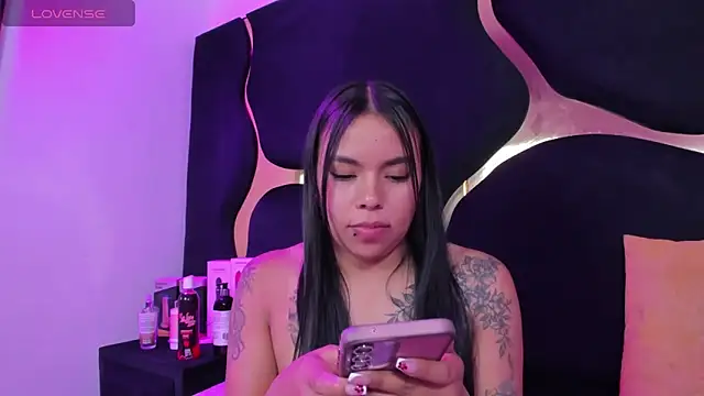 ZoeWan69 online show from March 2026 07:15:01 AM