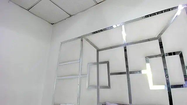 ZoeWan69 online show from April 2026 01:37:02 PM