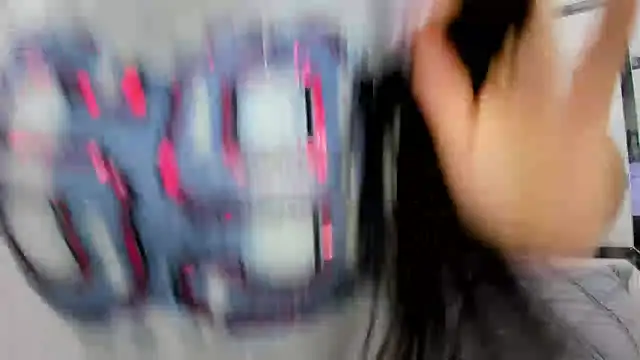 ZoeWan69 online show from May 2026 01:05:02 PM