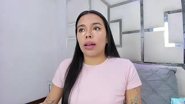 ZoeWan69 online show from May 2026 01:38:02 PM