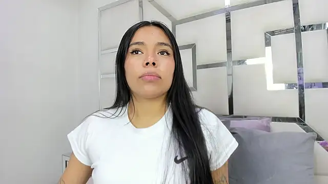 ZoeWan69 online show from May 2026 12:44:01 PM