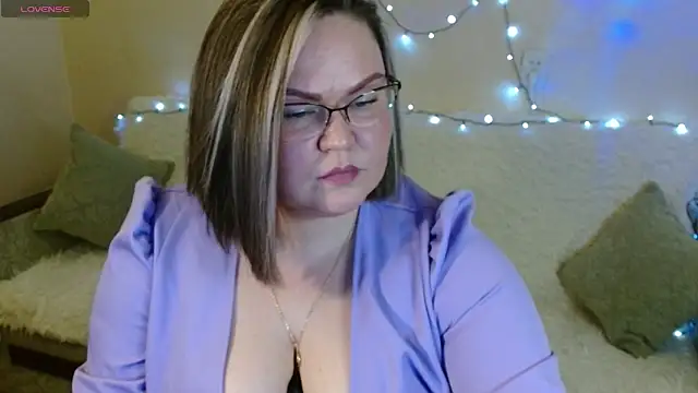 Snapshot of Vivien__wet chatting on February 2025 03:27:02 PM Vivien wet online show from February 2025 03:27:02 PM