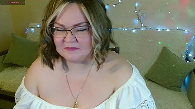 Snapshot of Vivien__wet chatting on February 2025 08:57:01 PM Vivien wet online show from February 2025 08:57:01 PM