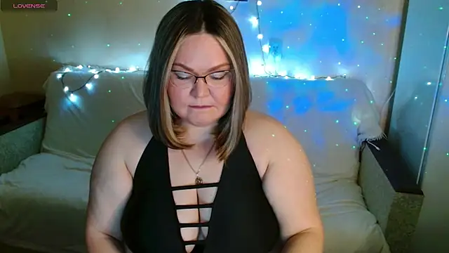 Snapshot of Vivien__wet chatting on March 2025 08:29:02 PM Vivien wet online show from March 2025 08:29:02 PM