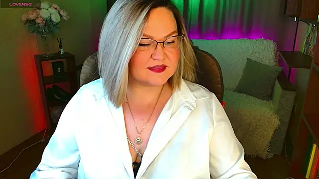 Snapshot of Vivien__wet chatting on November 2025 04:06:02 PM Vivien wet online show from November 2025 04:06:02 PM