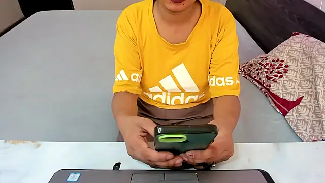 Snapshot of Queen_Couple chatting on September 2025 05:42:01 AM Queen Couple online show from September 2025 05:42:01 AM