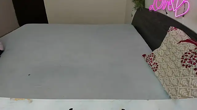 Snapshot of Queen_Couple chatting on November 2025 05:19:01 AM Queen Couple online show from November 2025 05:19:01 AM